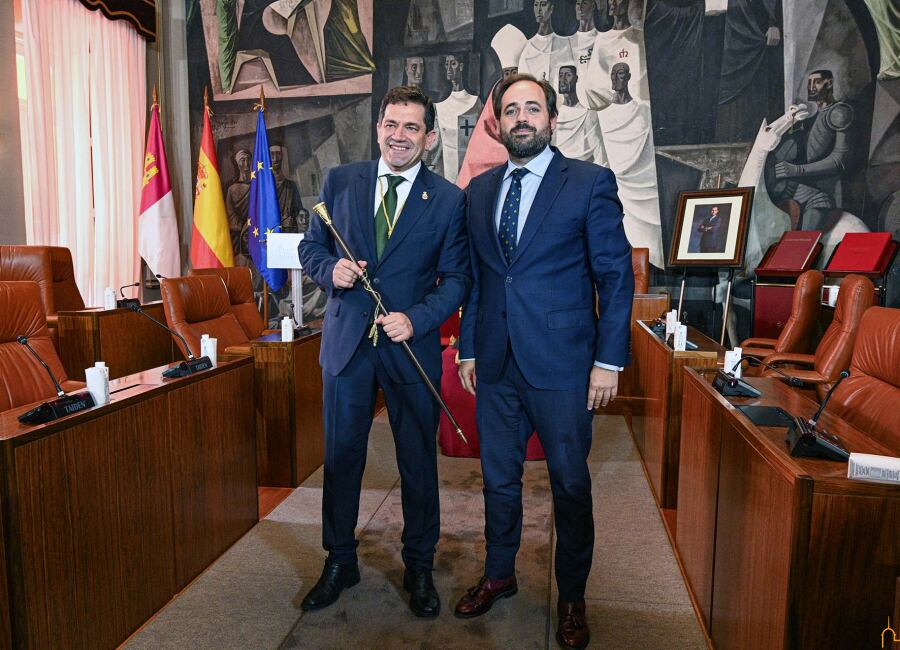 El nuevo presidente de la Diputación, junto al presidente del PP en la región Paco Nuñez