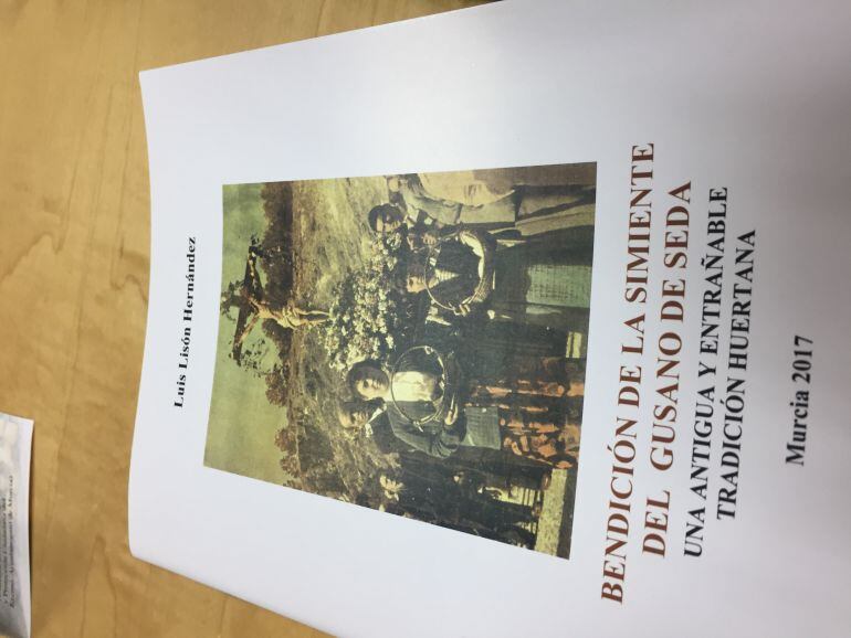 El historiador del arte e investigador Álvaro Hernández nos cuenta alguna de las curiosidades en torno a la tradición del Besapié.