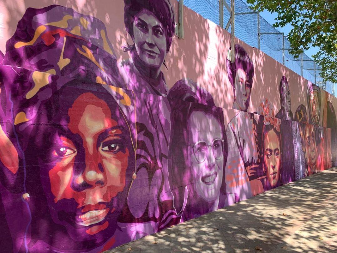 El mural de Ciudad Lineal, con rostros de mujeres importantes en la Historia.