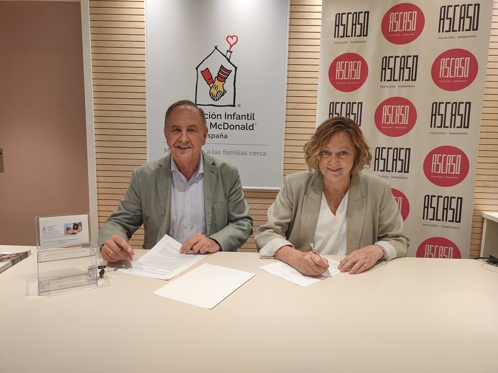 Sura Ascaso, responsable de Desarrollo de Negocio de Pastelería Ascaso, y José Antonio García, director de la Fundación Ronald McDonald