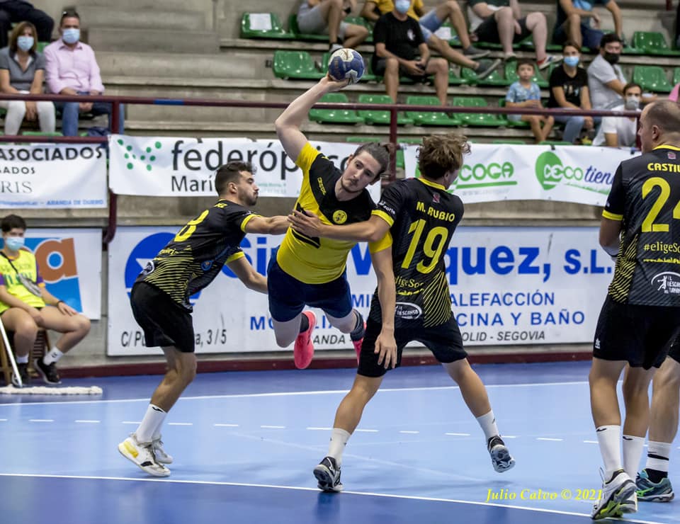 Julen Elustondo en una acción de ataque ante Soria en la pasada pretemporada