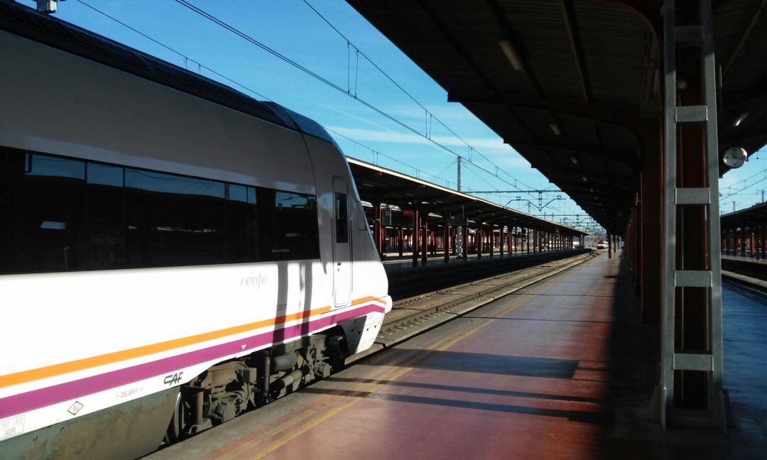 Tren entrando en la estación de Chamartín