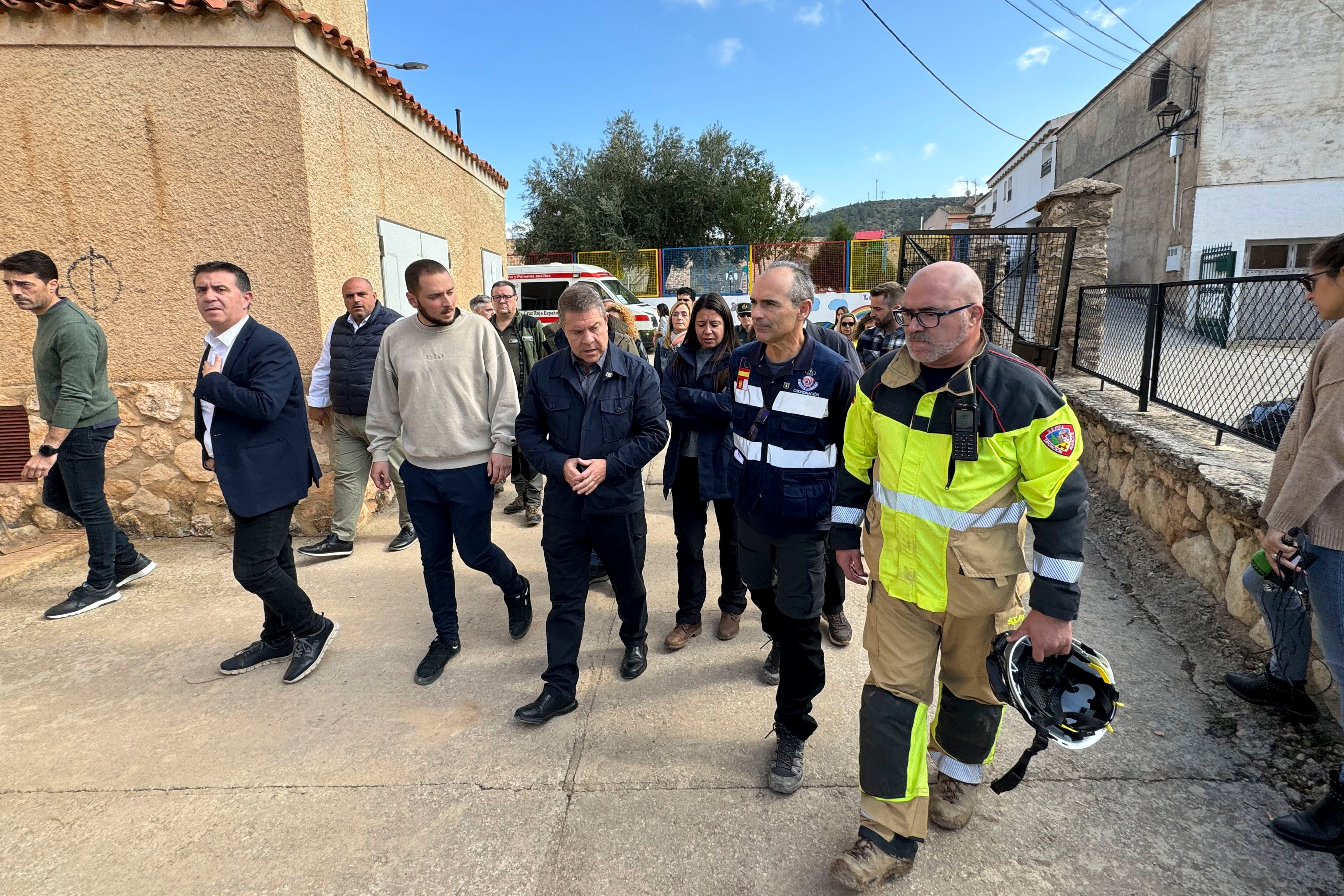 El presidente de Castilla-La Mancha, Emiliano García-Page, durante su visita a Letur este jueves