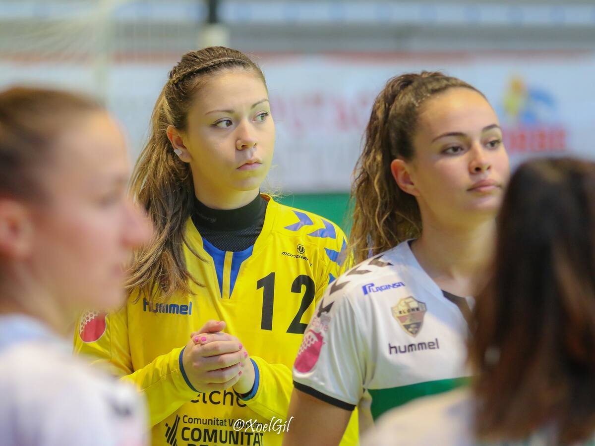 Nicole Morales, la "guerrera" de la portería, seguirá un año más en el Club Balonmano Elche