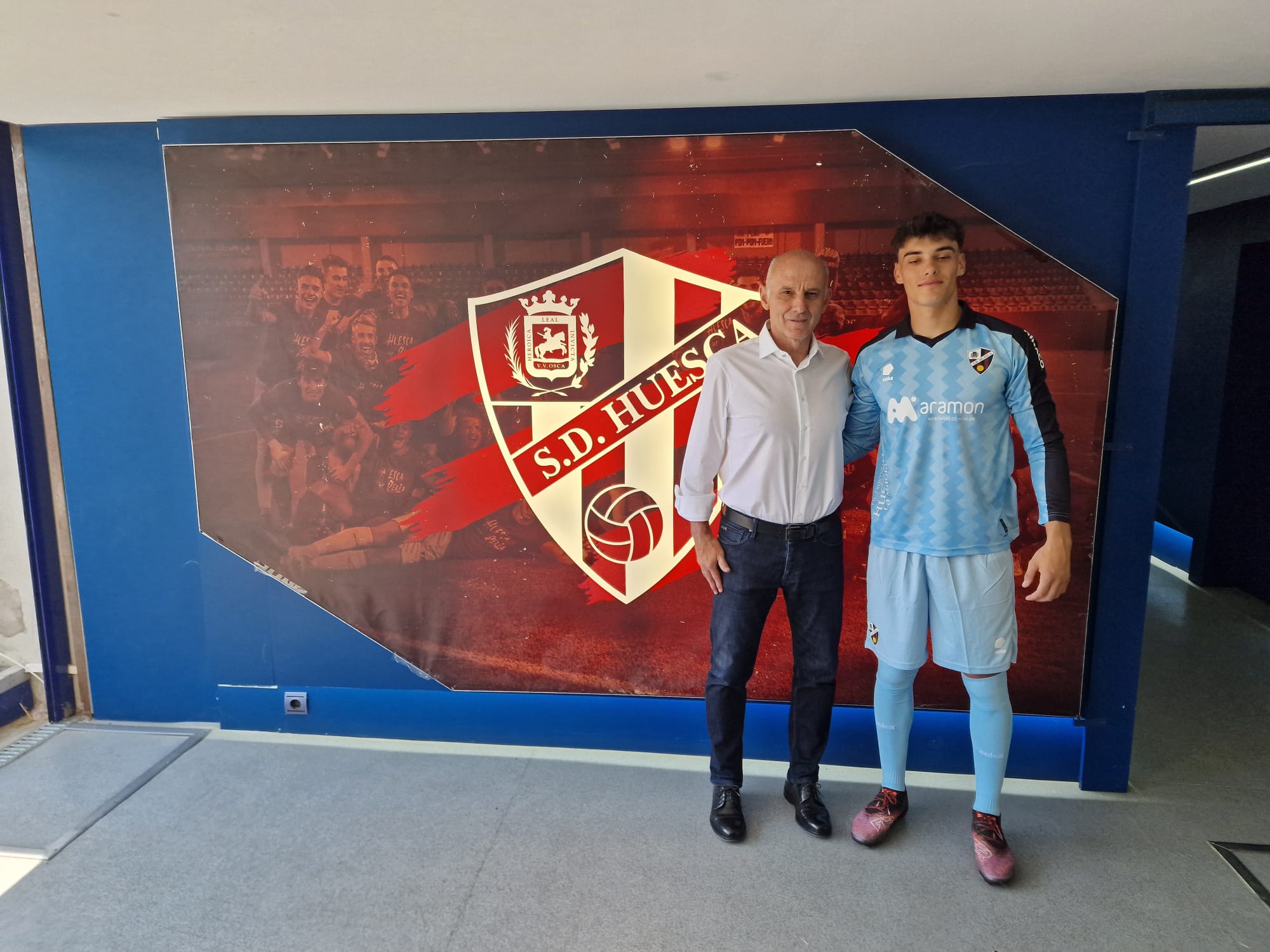 Ángel Martín junto a Dani Martín en la presentación como jugador de la SD Huesca