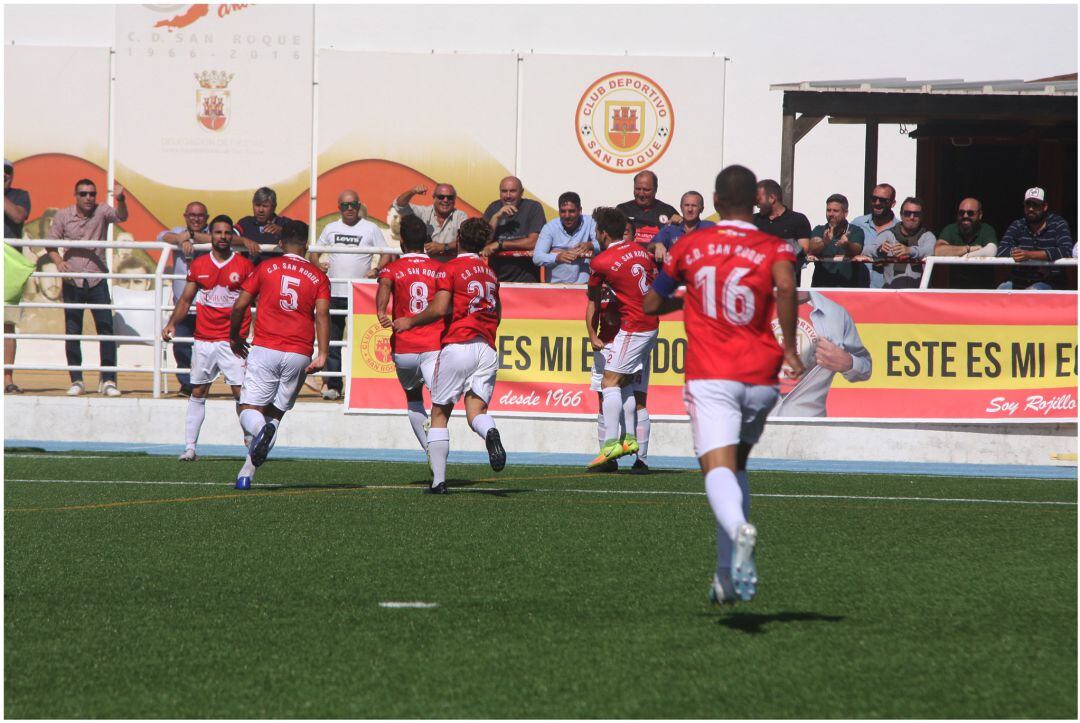 Celebración de un gol del San Roque.