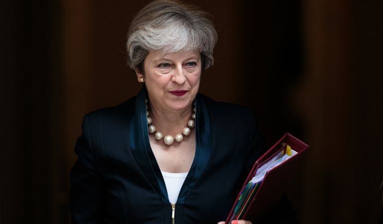 La Primera Ministra Británica atraviesa Downing Street en Londres (Reino Unido). 