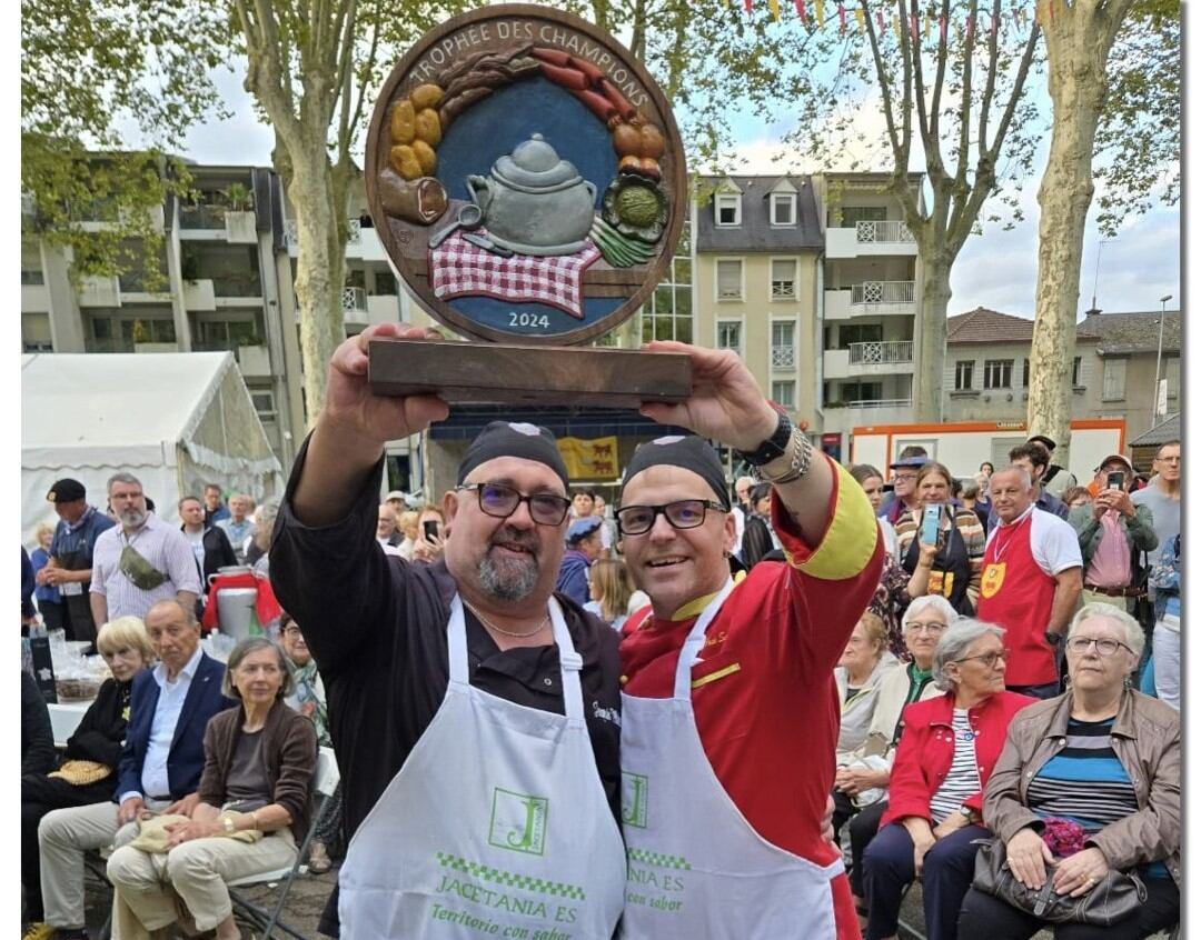 Cocineros del Molino de Larués y Gastrobar El Perdido (Foto:Comarca Jacetania)