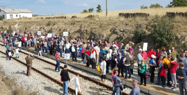 Protesta vecinal reivindicando la llegada del Cercanías