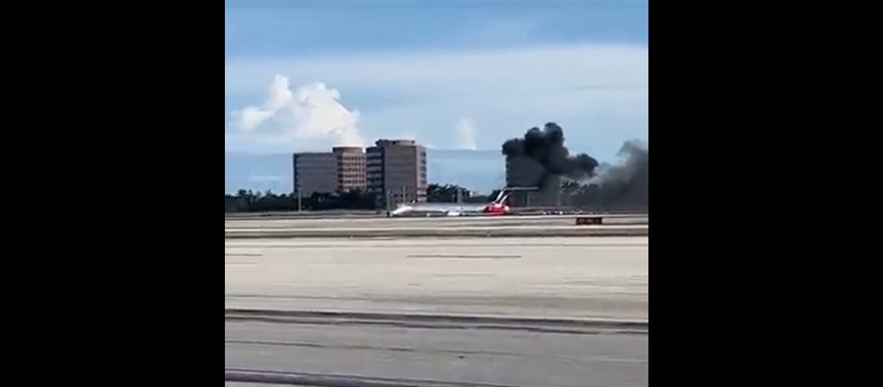 Imagen del avión, en su aterrizaje forzoso.