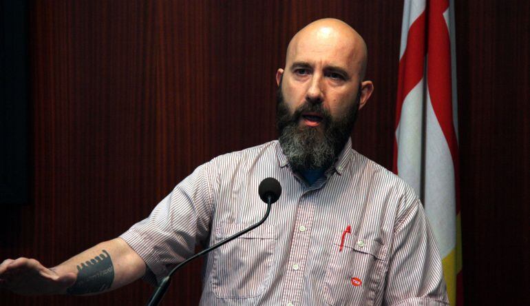 El regidor de la CUP Josep Garganté a la sala de grups de l'Ajuntament