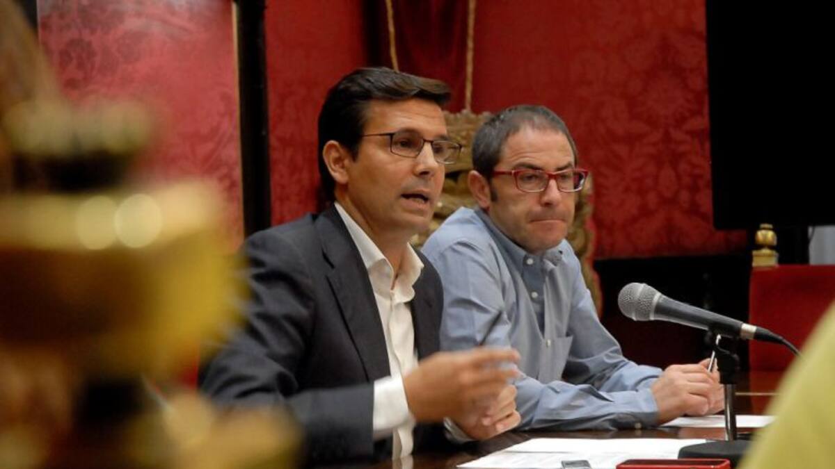El Ayuntamiento de Granada comienza a levantar las alfombras