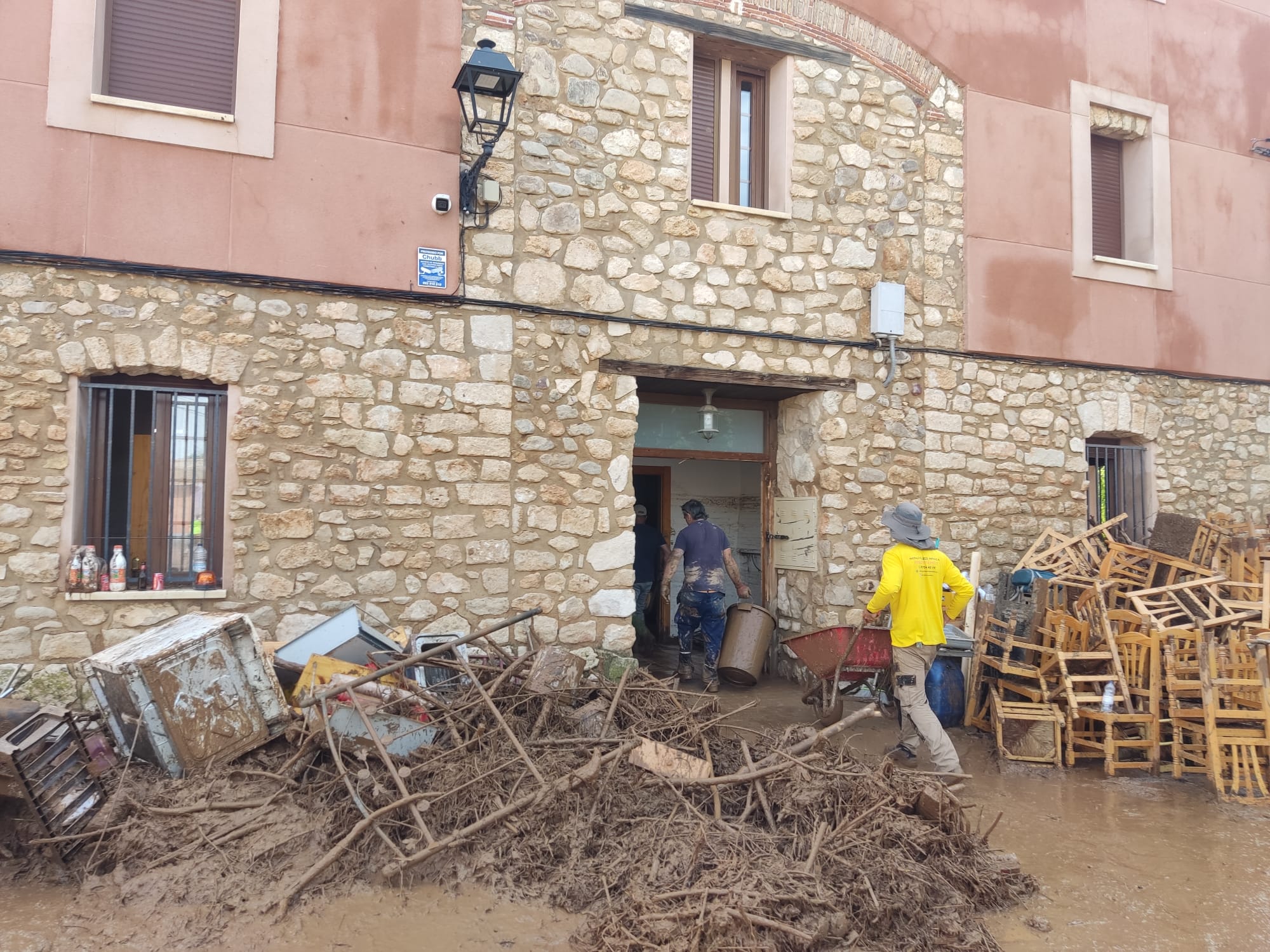 Trabajos de reparación y limpieza en Azuara (Zaragoza) tras las fuertes tormentas e inundaciones. Fecha de la imagen: 15/06/2025
