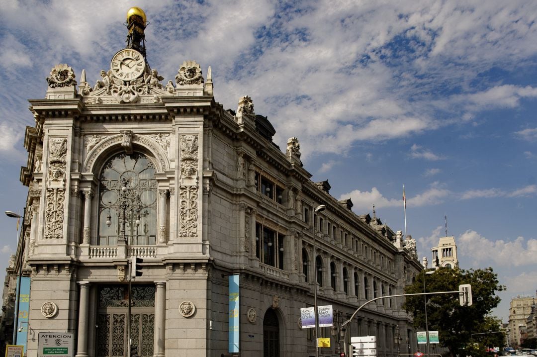 Fachada del edificio del Banco de España, en la confluencia del Paseo del Prado y la madrileña calle de Alcalá, antes del estado de alarma.