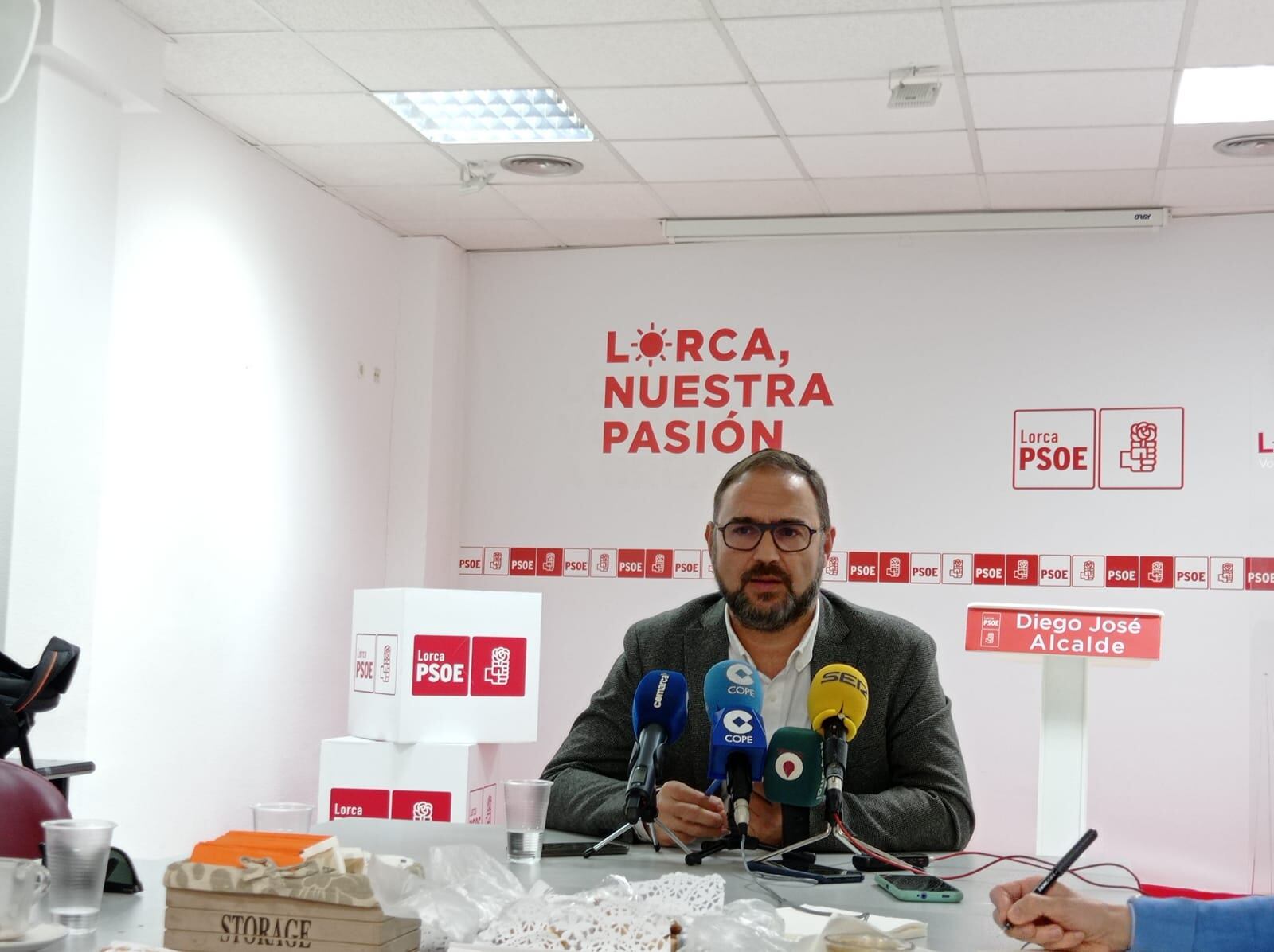 Diego José Mateos, alcalde de Lorca en un desayuno informativo con los medios de comunicación en Lorca