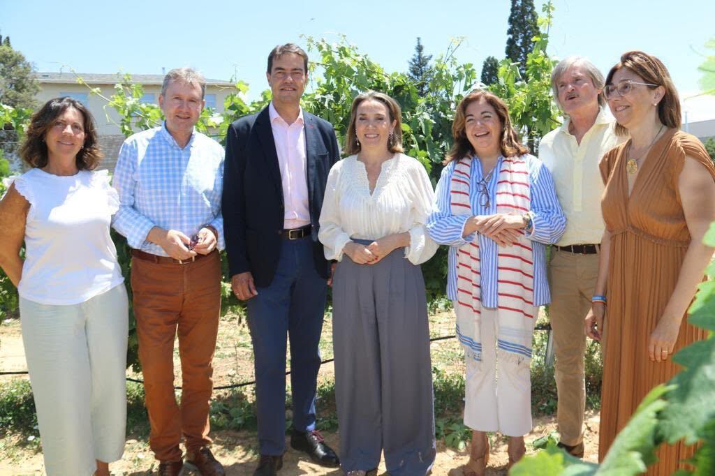 Cuca Gamarra posa en Aranda esta semana con los candidatos