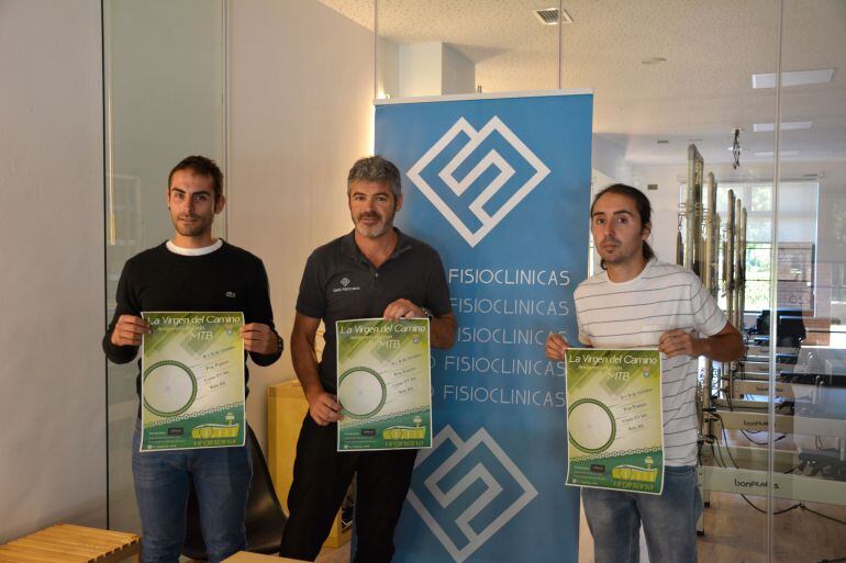 Cristian Martínez, Javier Elorrieta y Víctor Álvarez, durante la presentación de la prueba