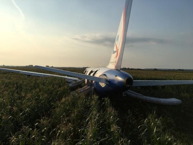 El avión tras el aterrizaje de emergencia