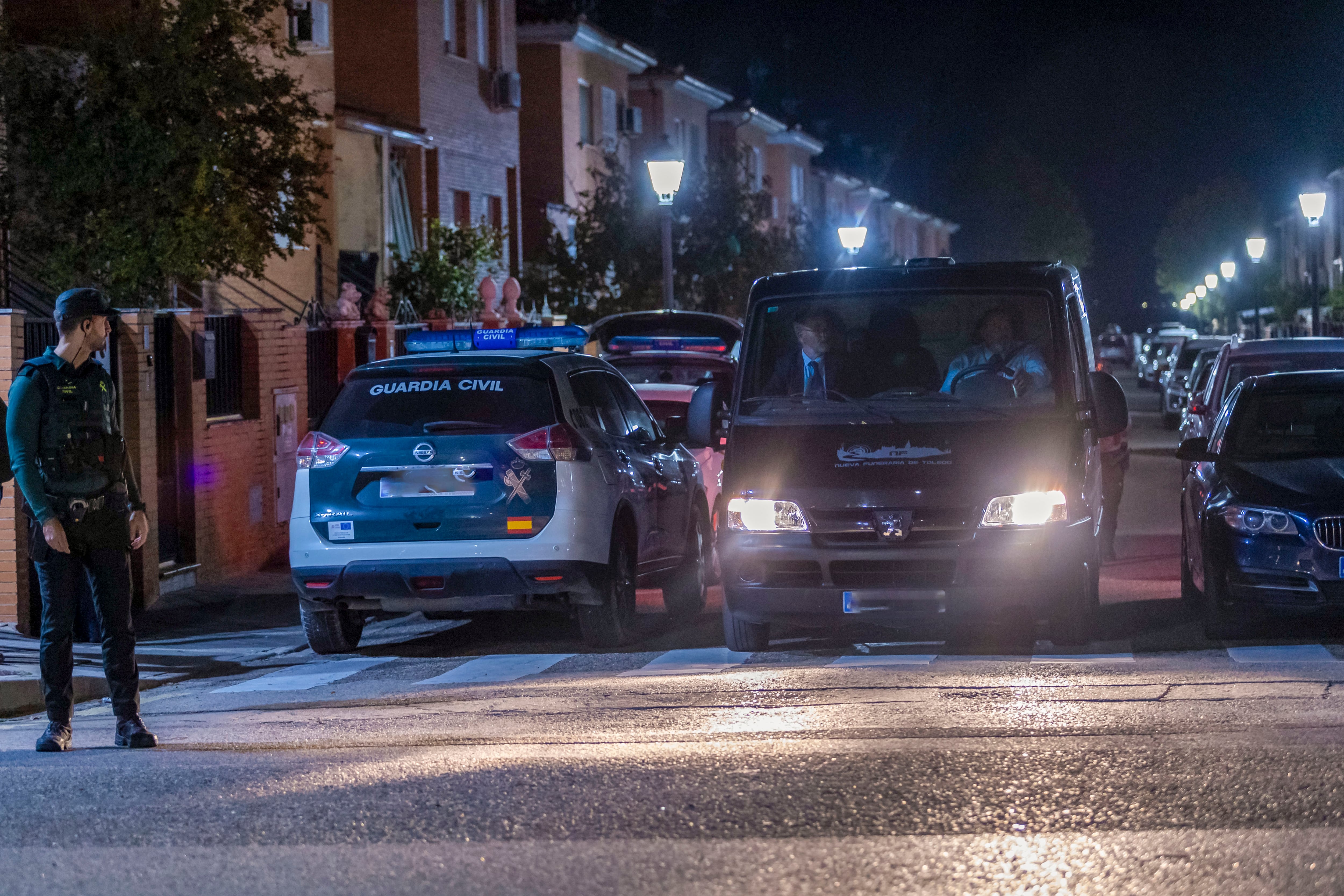 Fotografía de lugar donde un hombre y una mujer han sido hallados sin vida en el interior de su domicilio en Pantoja (Toledo) con signos de criminalidad este domingo. EFE/ Ángeles Visdómine