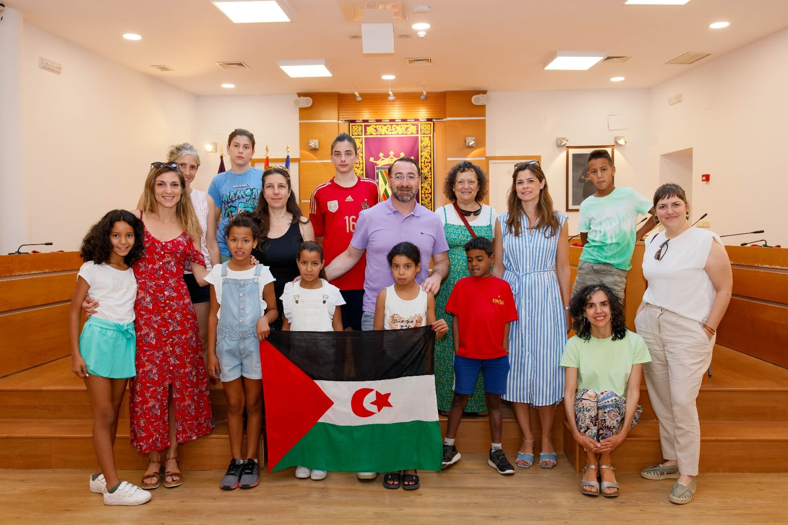 La localidad ya ha recibido a los seis primeros niños, procedentes de Tindouf (Argelia), quienes pasarán el verano junto a sus familias de acogida