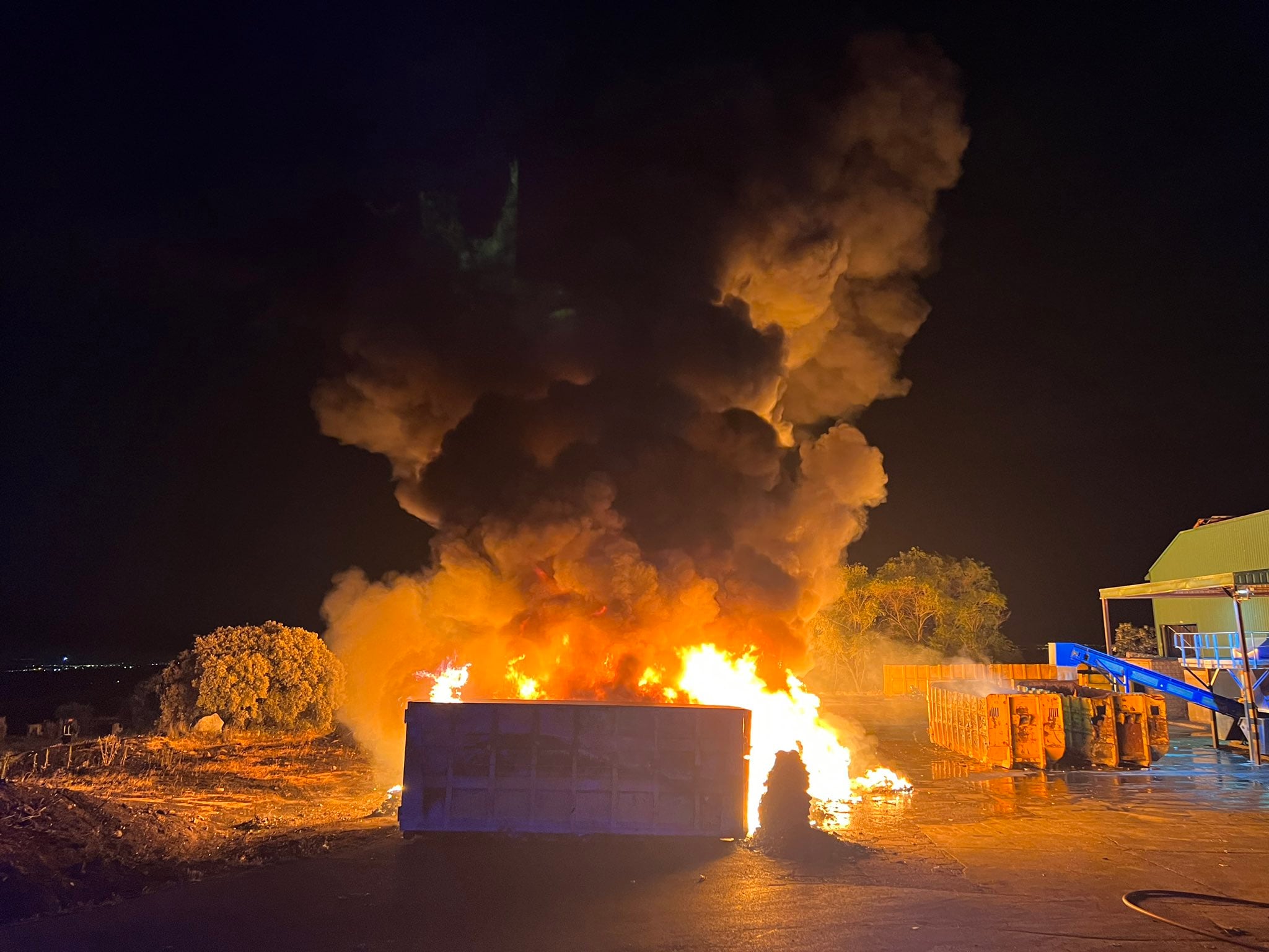 El fuego se originó en unas pacas de plástico almacenadas en la Planta de Clasificación de Residuos de Envases