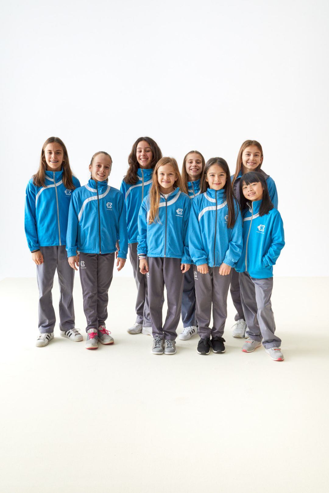 Ocho gimnastas del Flic Flac modelos por un día