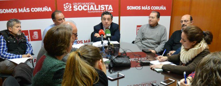 Reunión del PSOE con el comité de empresa de Alvedro