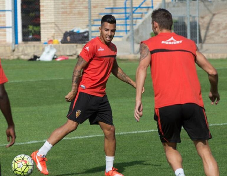 Jorge Díaz entrenándose con sus compañeros en las instalaciones de la Ciudad Deportiva