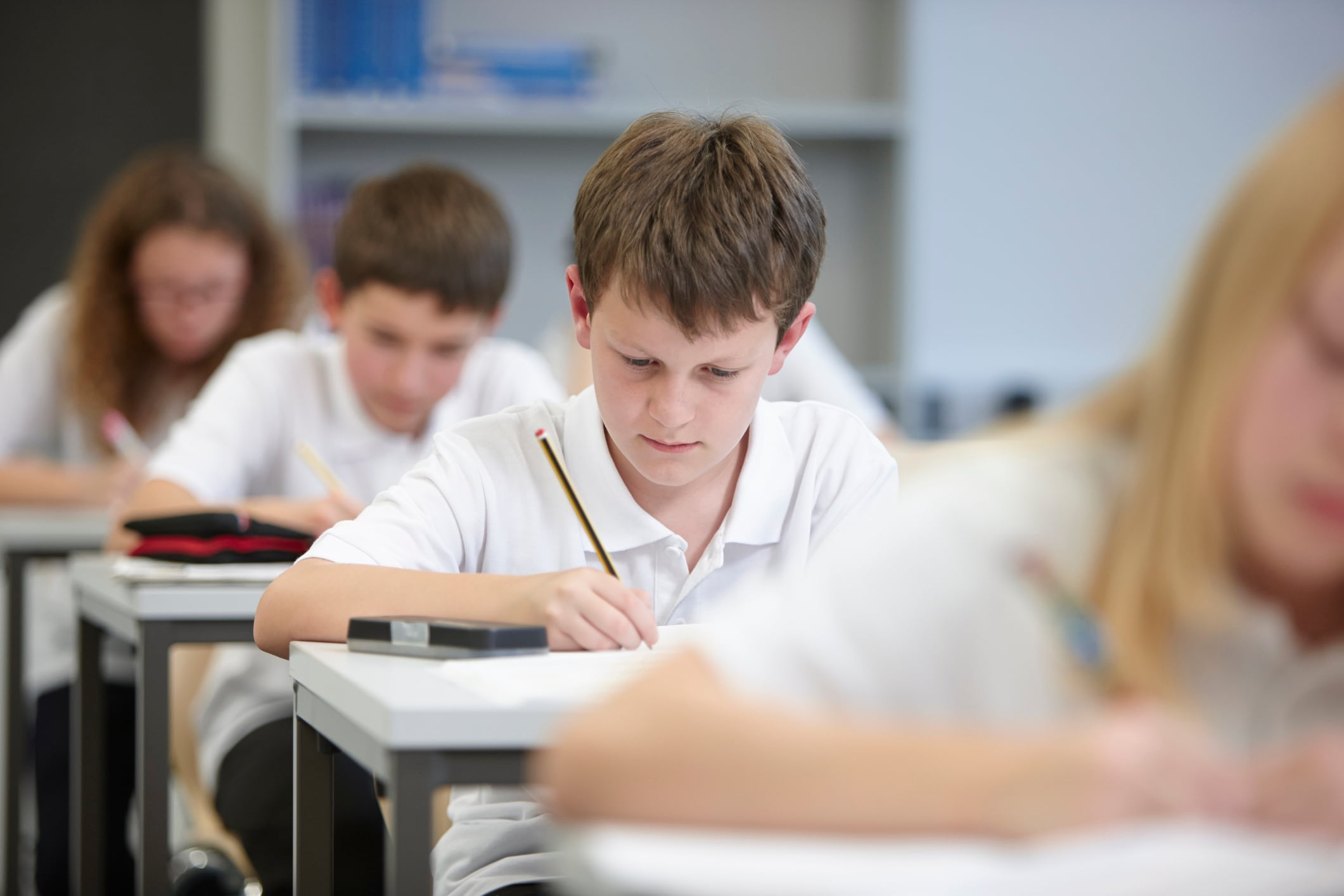 Un grupo de estudiantes, durante un examen.