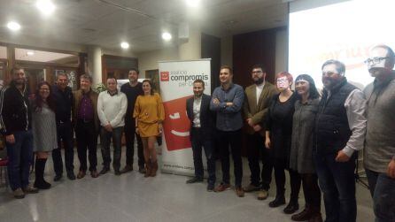 Foto final de familia en la presentación de Mar Chesa como candidata a la alcaldía por Compromís per Ondara.