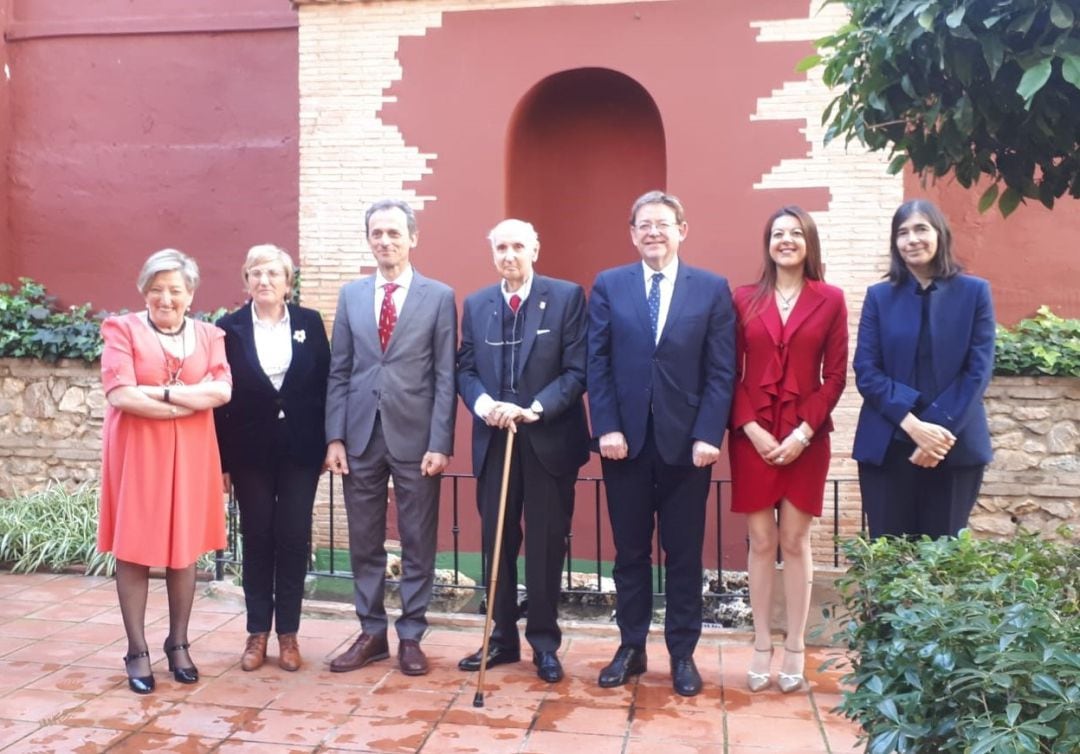 De izquierda a derecha: Ana Lluch, oncóloga; Ana Barceló, consellera de Sanitat; Pedro Duque, ministro de Ciencia; Santiago Grisolía, president del CVC; Ximo Puig, president de la Generalitat; Carolina Pascual, consellera de Universidades, y María Blasco, directora del Centro Nacional de Investigaciones Oncológicas