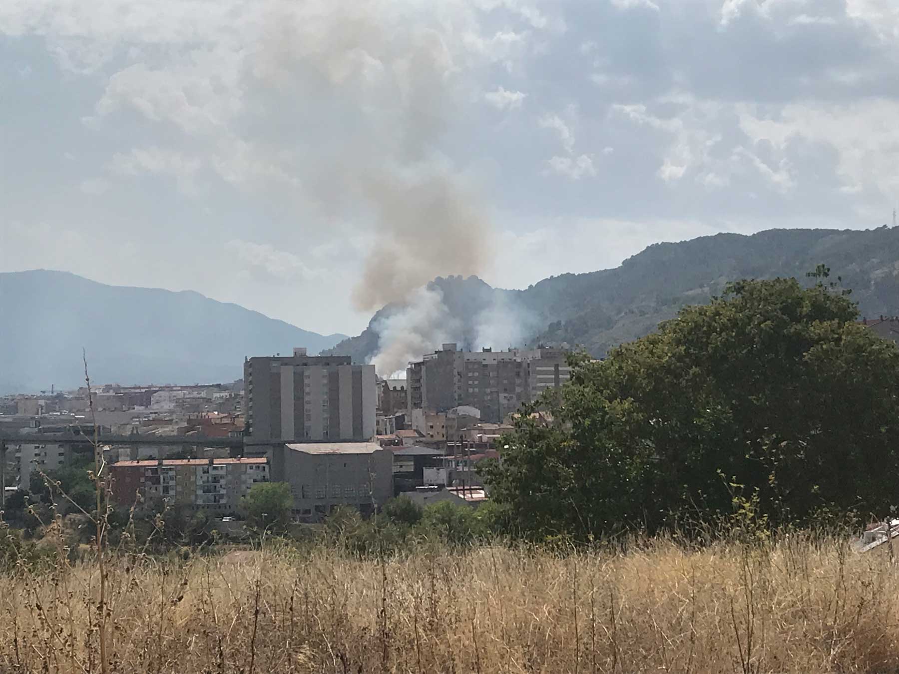 Imagen del incendio que se ha producido en la zona del parque de El Romeral visto desde la Zona Nord