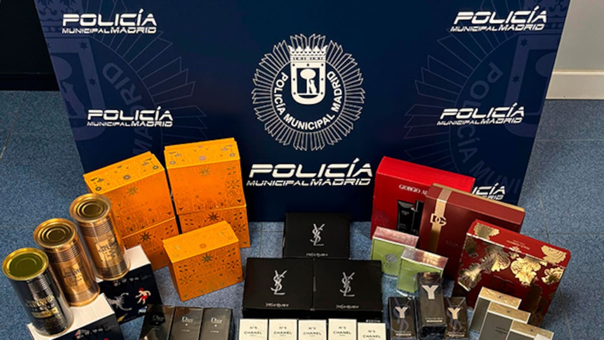 Un oficial de la Policía Municipal de Madrid repasa el robo de perfumes en Parquesur, Leganés
