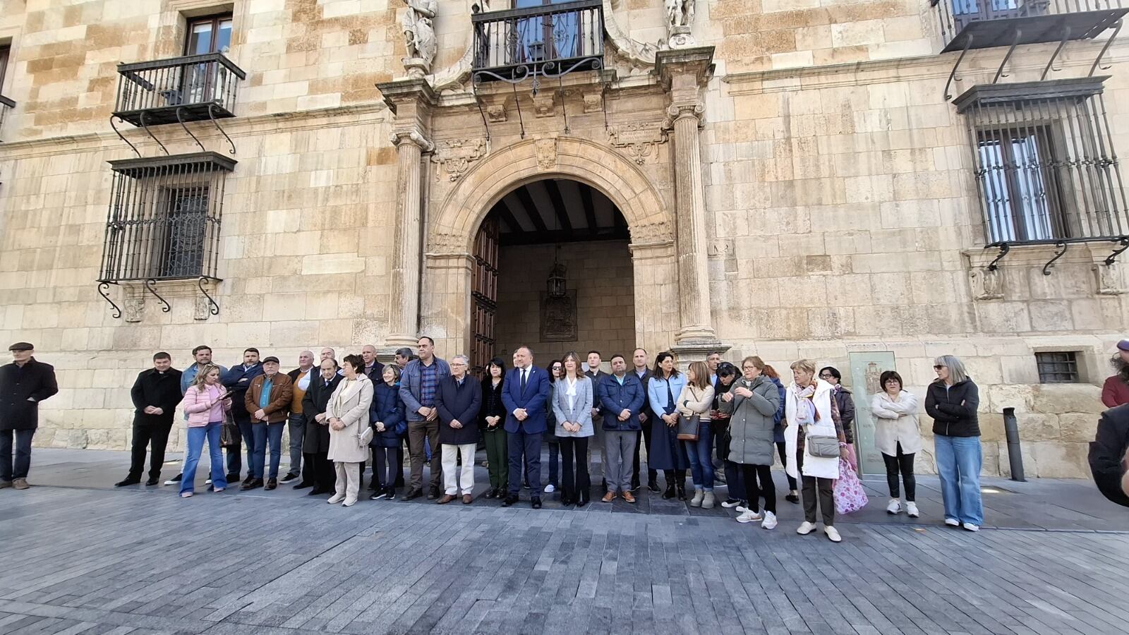 Concentración a las puertas de la sede de la Diputación de León