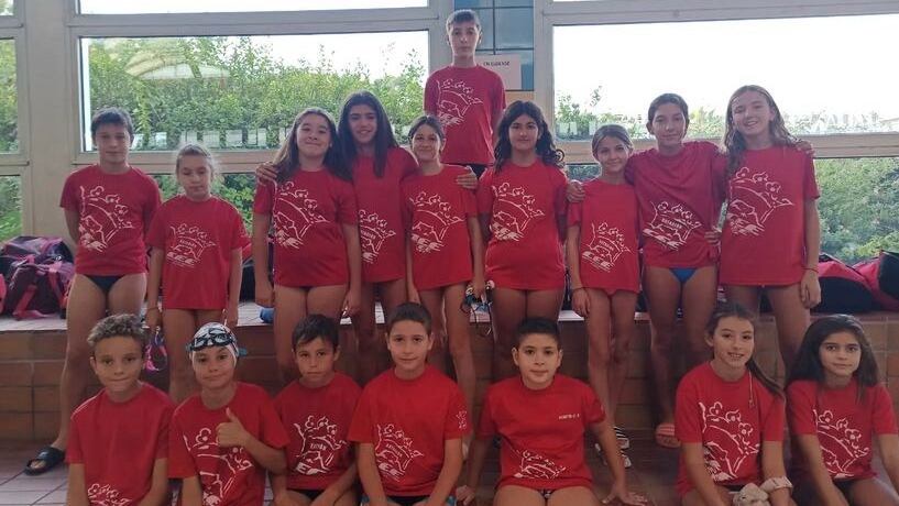 Los jóvenes nadadores del Centro Excursionista Eldense ya han comenzado la temporada