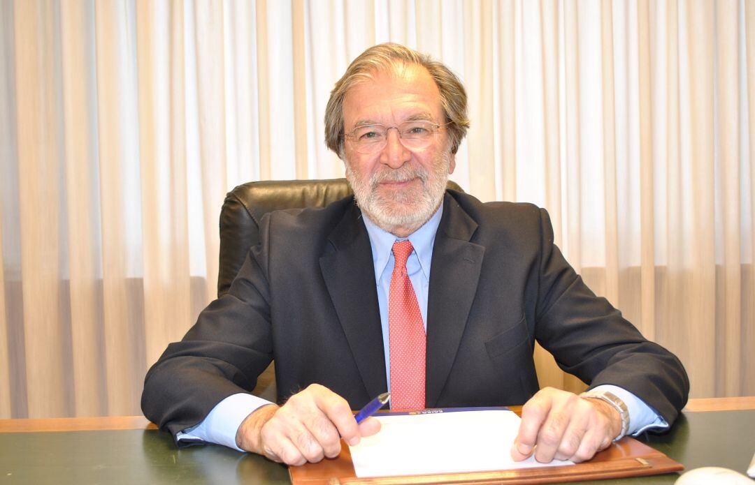 Antonio Carbonell cesa como presidente de Caixa Ontinyent.
