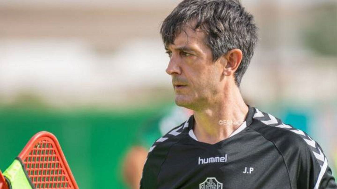 Pacheta en un entrenamiento del Elche esta temporada