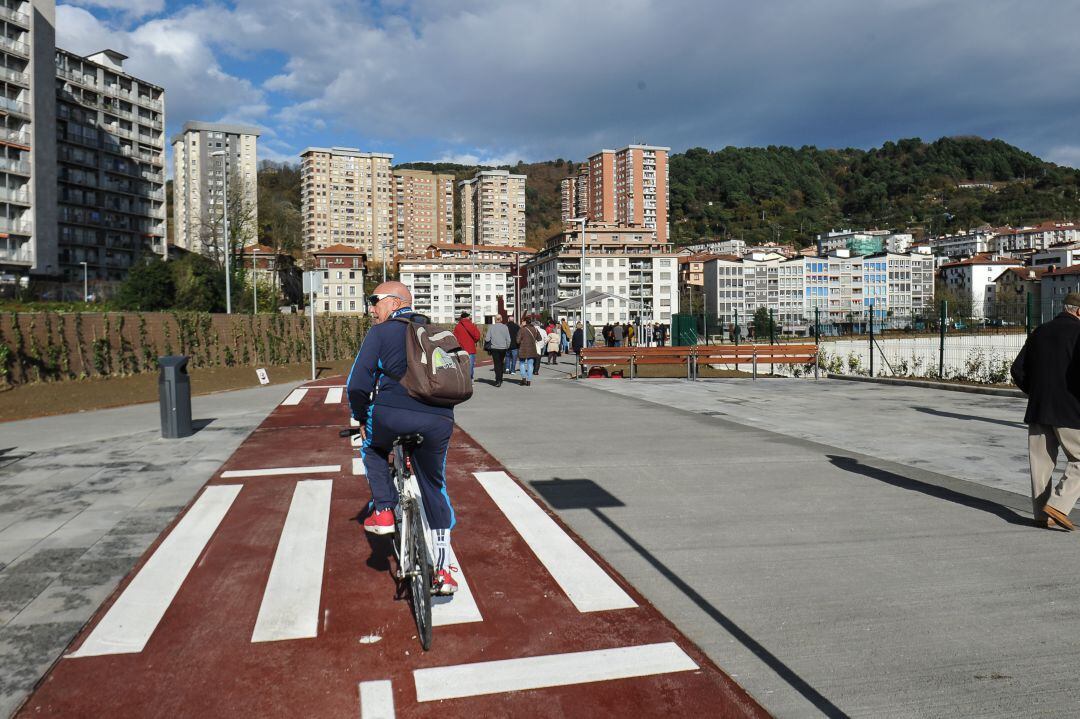 Imagen de la conexión peatonal y ciclista entre Trintxerpe y Herrera