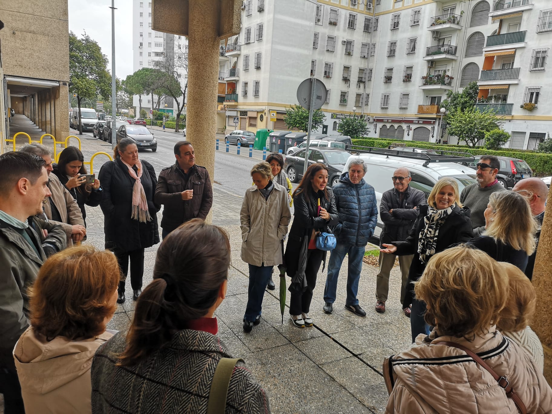 Pelayo durante una reunión con vecinos de la avenida de México