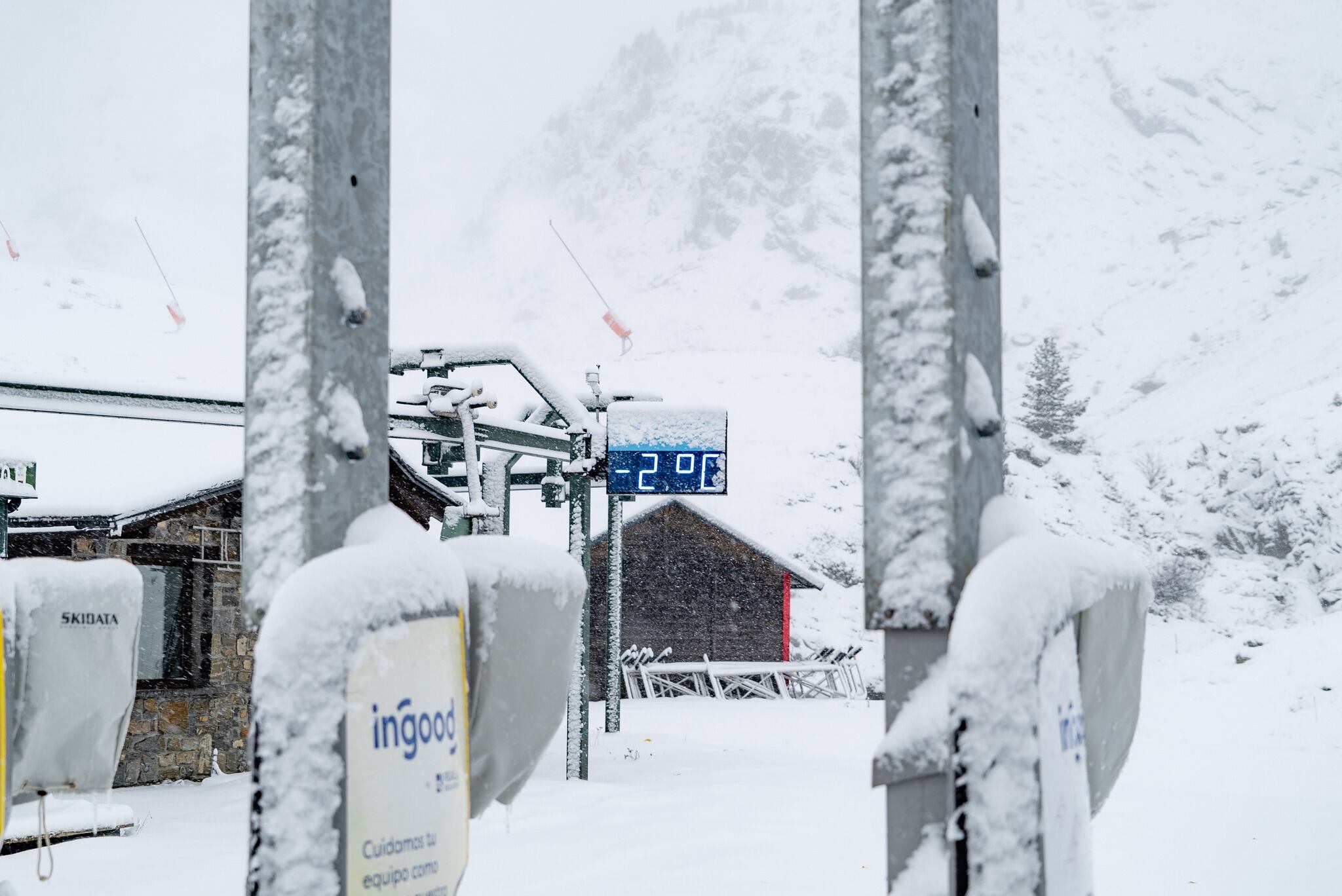 Las estaciones han recibido este lunes entre 15 y 25 centímetros de nieve en todas sus cotas