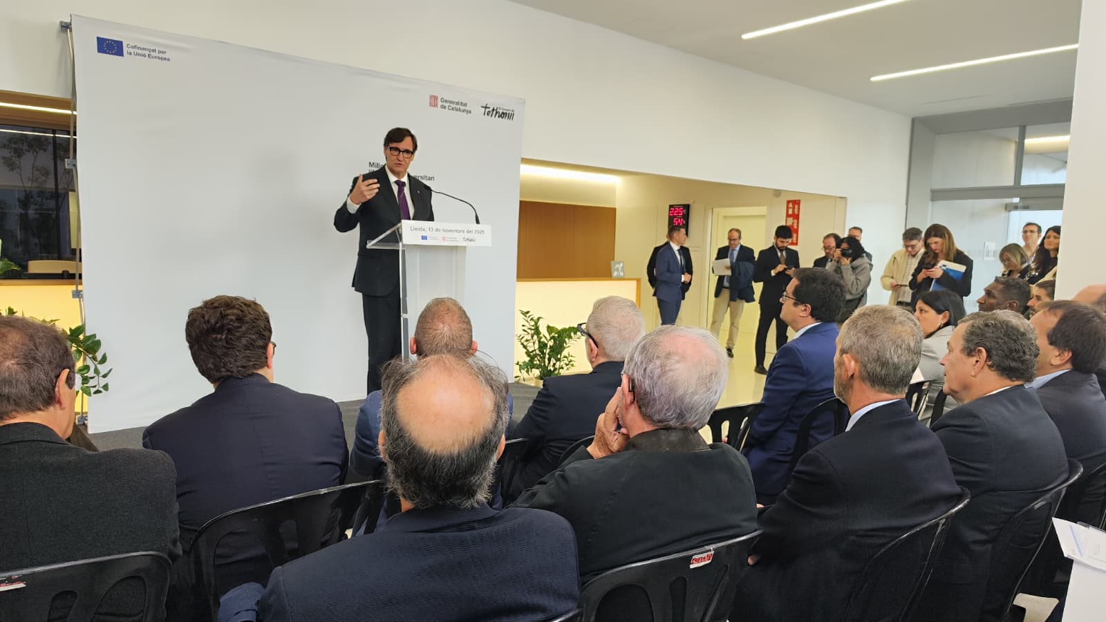 El president de la Generalitat, Salvador Illa, durant els parlaments de la inauguració del nou edifici de Consultes Externes de l&#039;Arnau de Vilanova de Lleida.