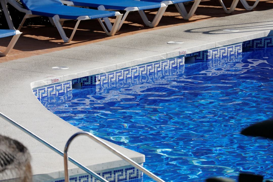 Vista de la piscina de Mijas. 