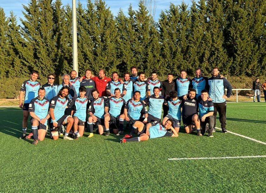 Foto de familia de los componentes del Rugby Aranda tras el duelo ante Salamanca
