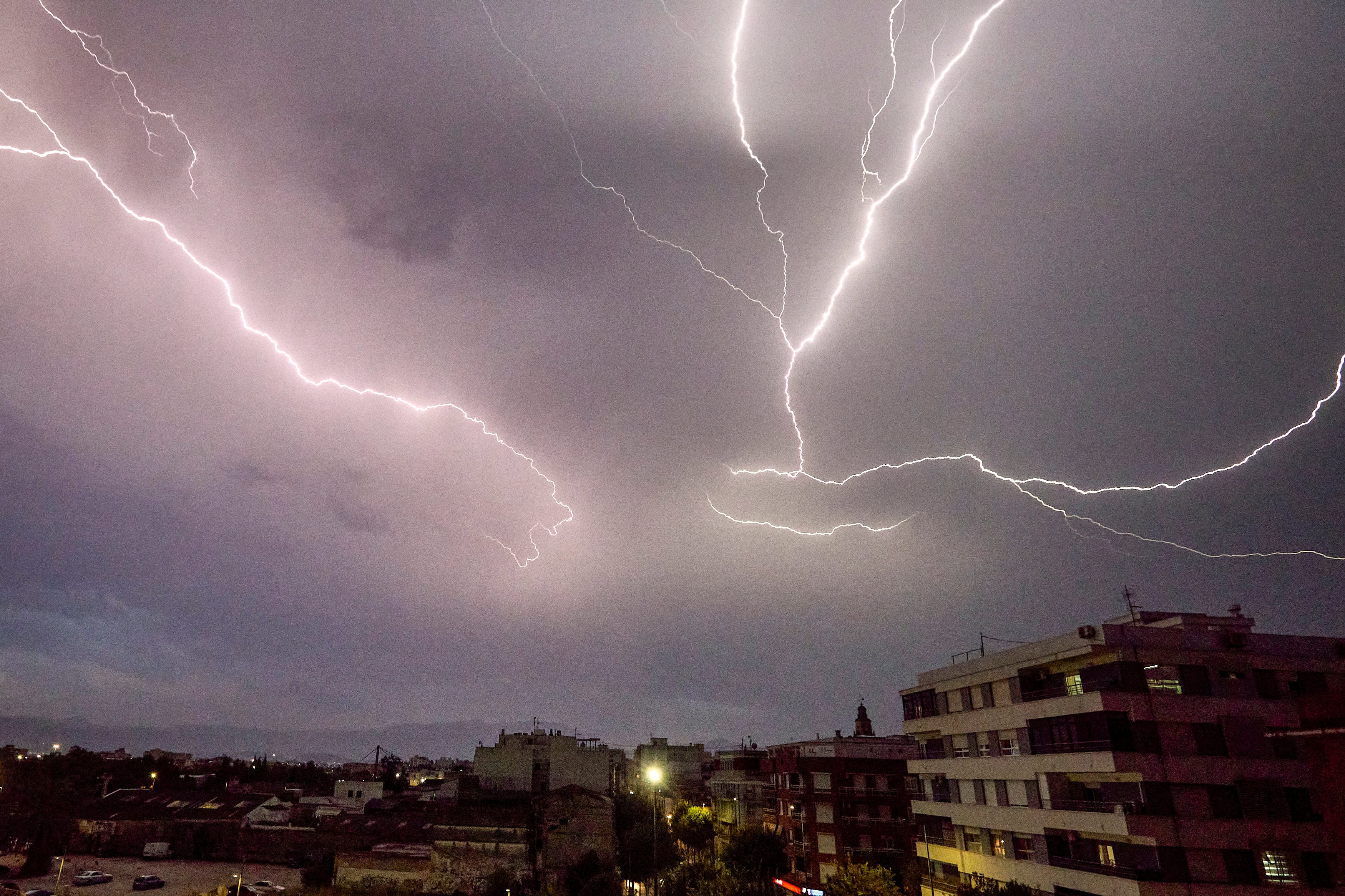 Una tormenta eléctrica en Gandía (València).