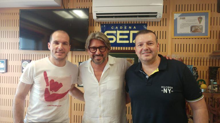 Fran Renda, Raúl Cueto y Alejandro Aragón en los estudios de Radio Cádiz