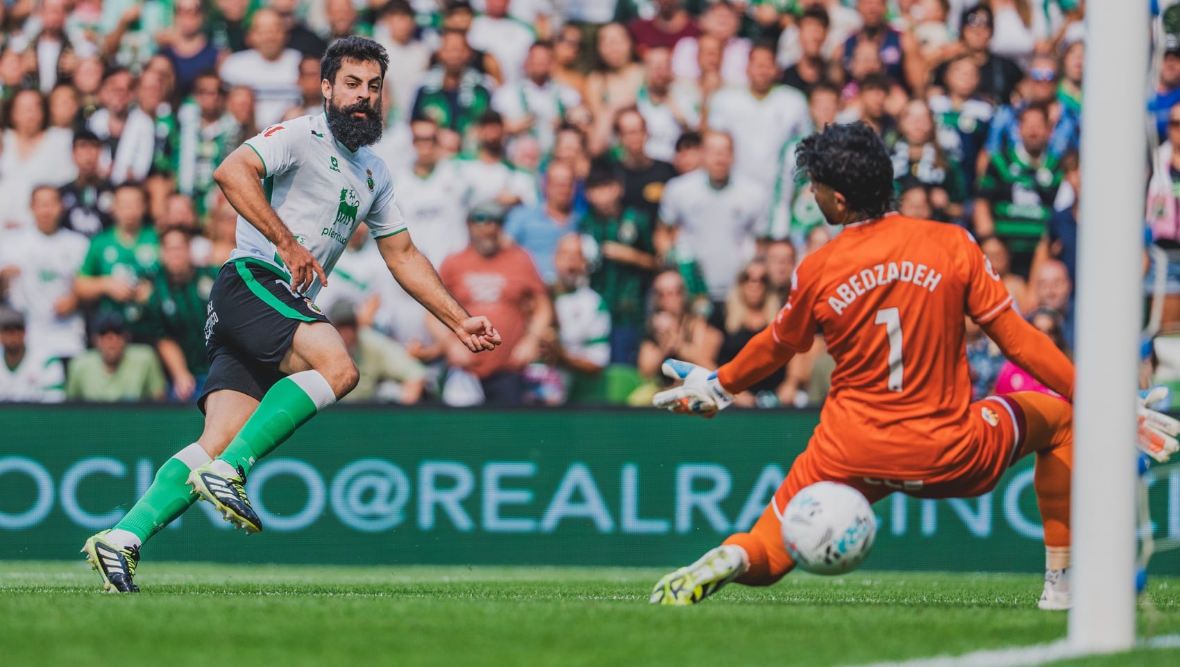 Asier Villalibre, en el primer gol al Castellón.