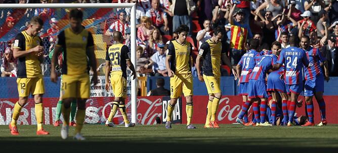 Los jugadores del Atlético, hundidos