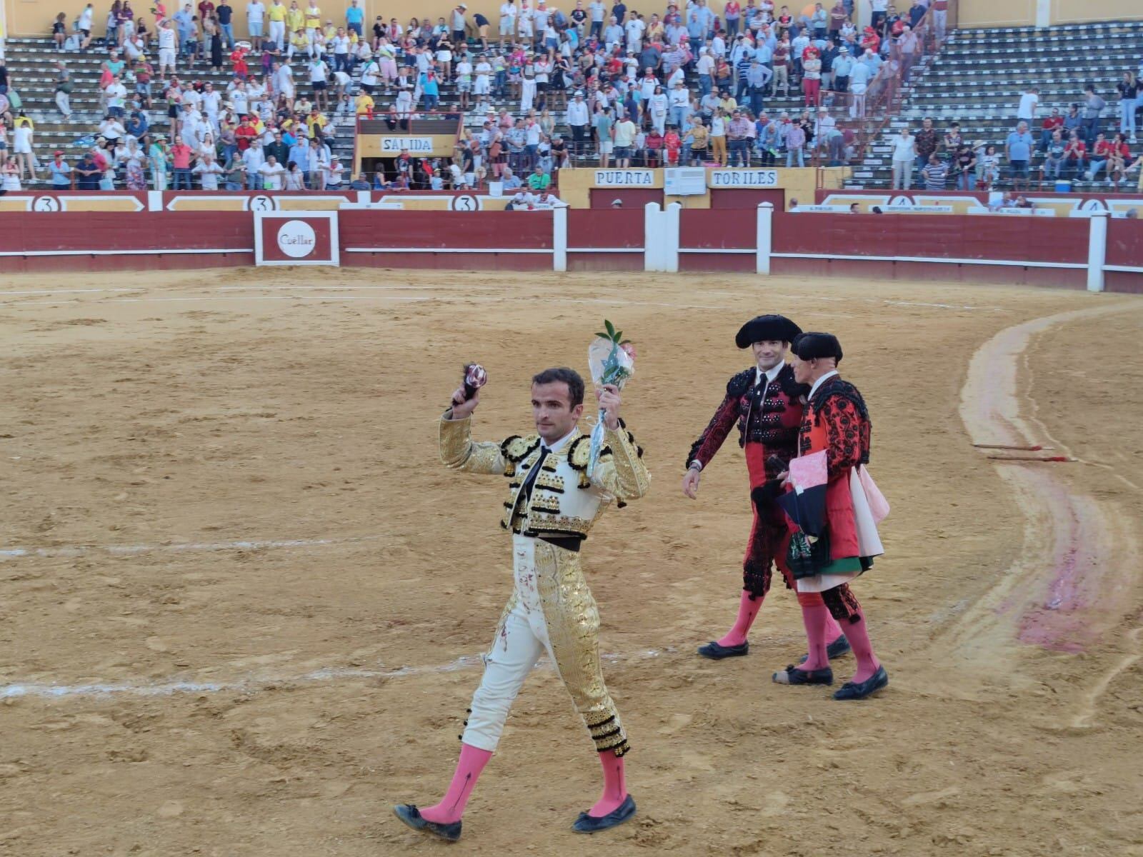 Damián Castaño da la vuelta al ruedo con la oreja que cortó a su segundo en la Feria de Cuéllar