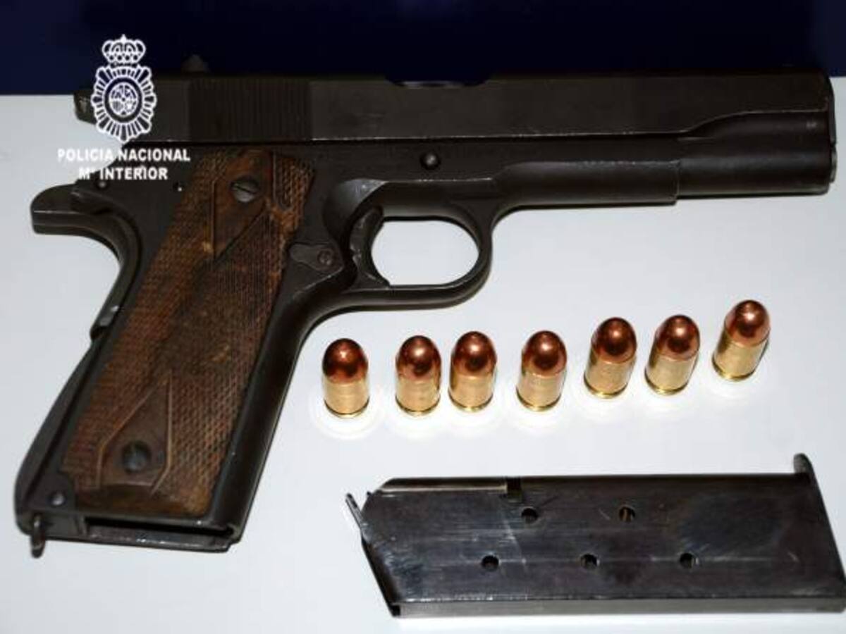 Atracaven bancs i joieries amb armes de guerra