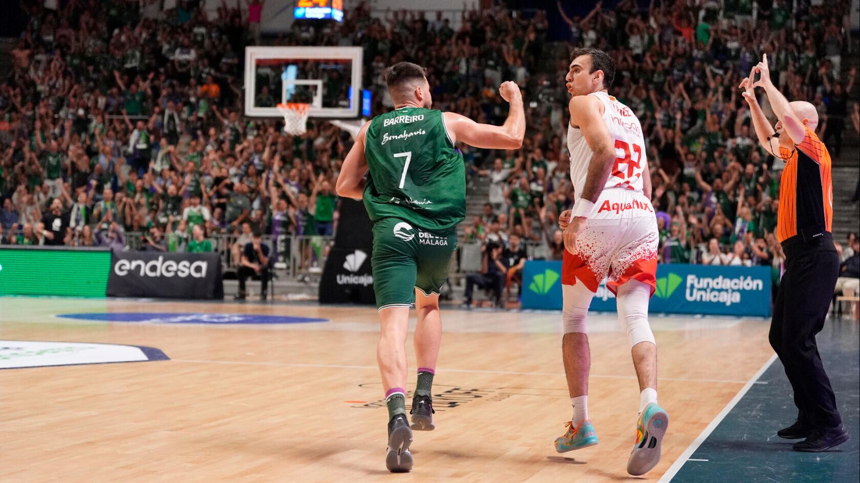 El alero del Unicaja Jonathan Barreiro, en un lance del encuentro contra el BAXI Manresa